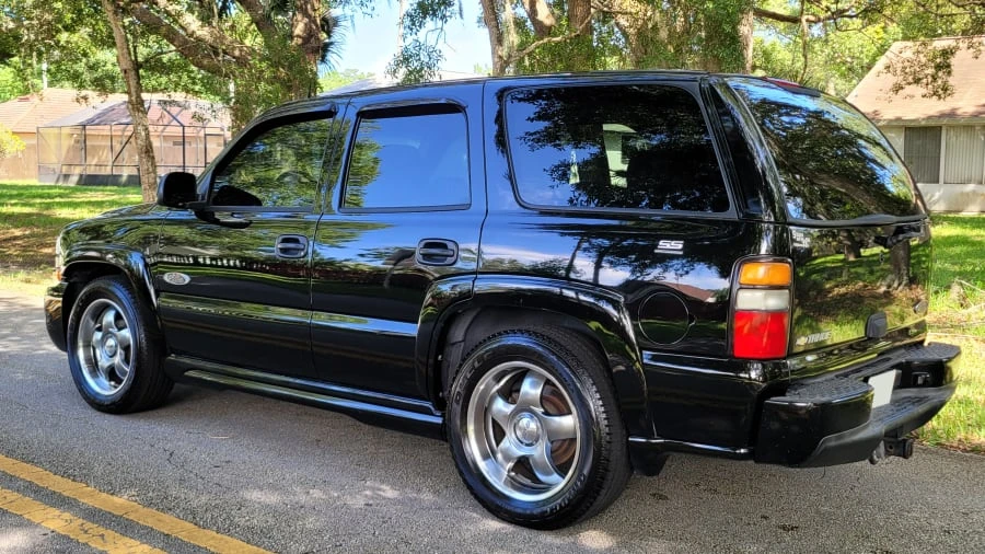 2004 Chevrolet Tahoe 2nd Gen - Image 2 of 5