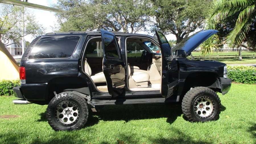 2004 Chevrolet Tahoe 2nd Gen - Image 2 of 11