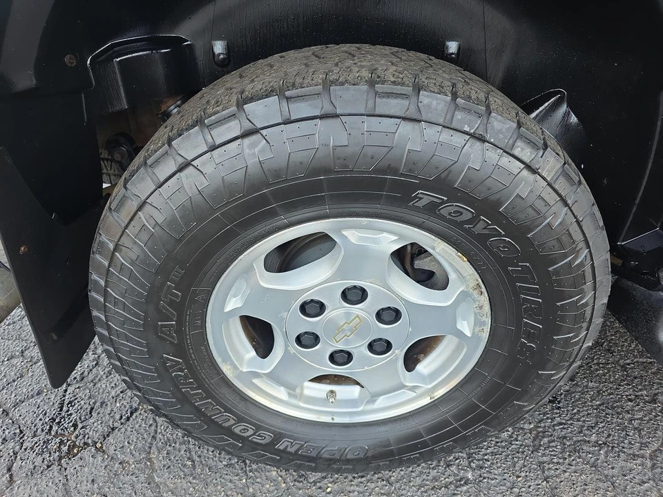 2004 Chevrolet Tahoe 2nd Gen - Image 17 of 21