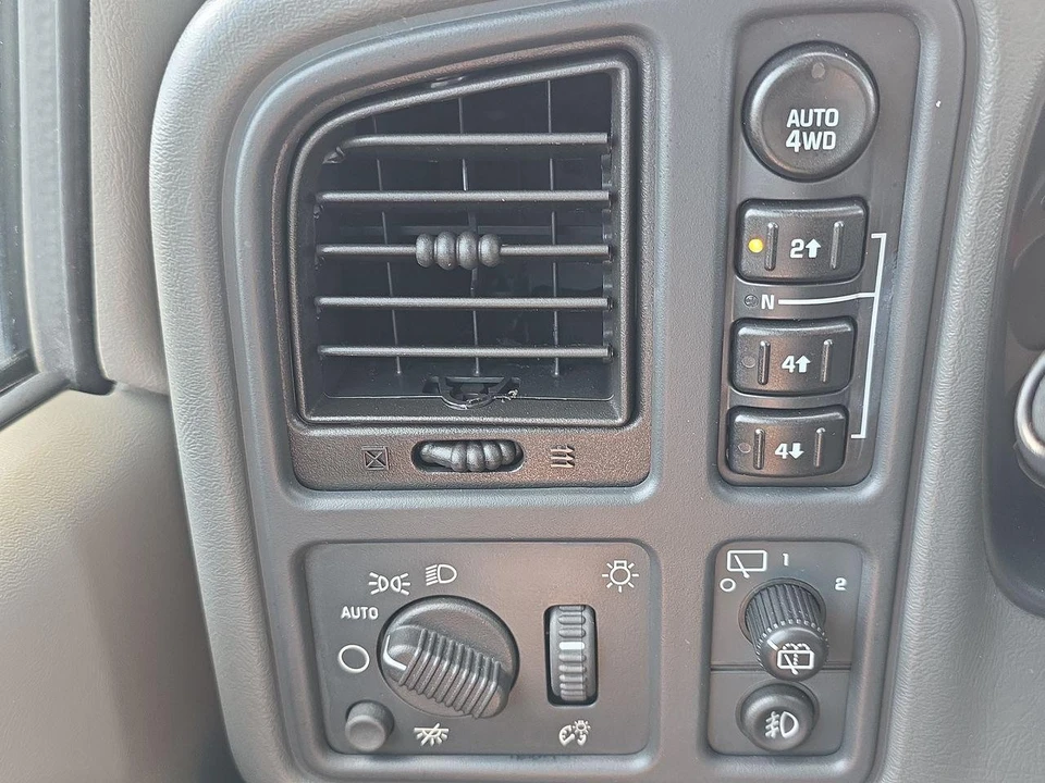 2004 Chevrolet Tahoe 2nd Gen - Image 10 of 21