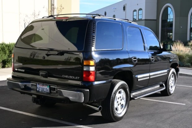 2004 Chevrolet Tahoe 2nd Gen - Image 2 of 7