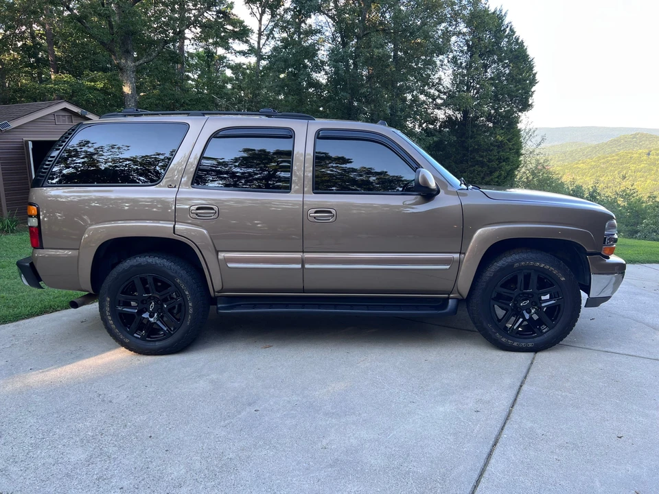 2004 Chevrolet Tahoe 2nd Gen - Image 19 of 31