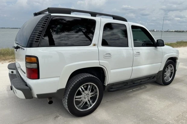 2004 Chevrolet Tahoe 2nd Gen - Image 2 of 7