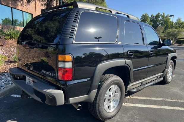 2004 Chevrolet Tahoe 2nd Gen - Image 2 of 7