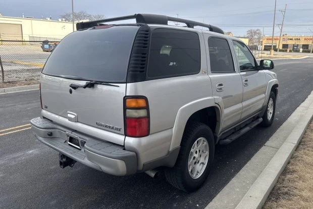 2004 Chevrolet Tahoe 2nd Gen - Image 2 of 8