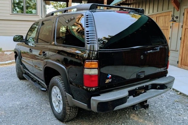 2004 Chevrolet Tahoe 2nd Gen - Image 2 of 7
