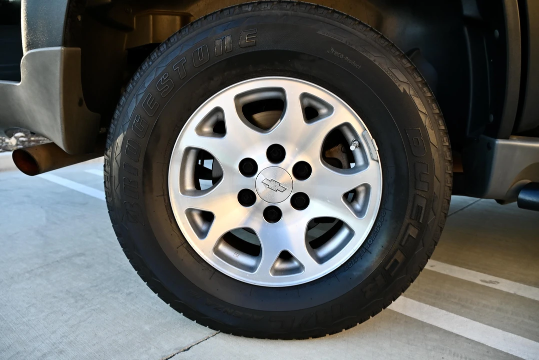 2004 Chevrolet Tahoe 2nd Gen - Image 30 of 31