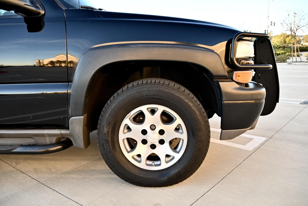 2004 Chevrolet Tahoe 2nd Gen - Image 25 of 31
