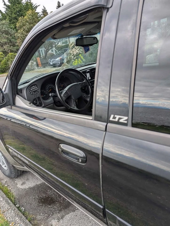 2004 Chevrolet Trailblazer - Image 10 of 17