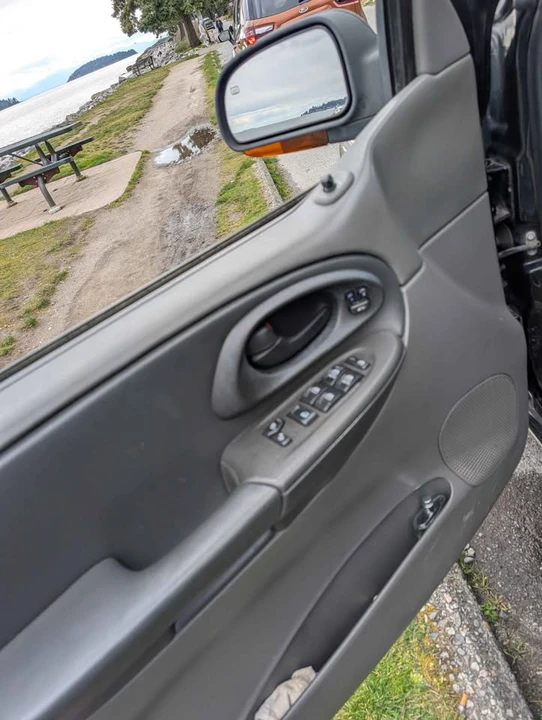 2004 Chevrolet Trailblazer - Image 11 of 17