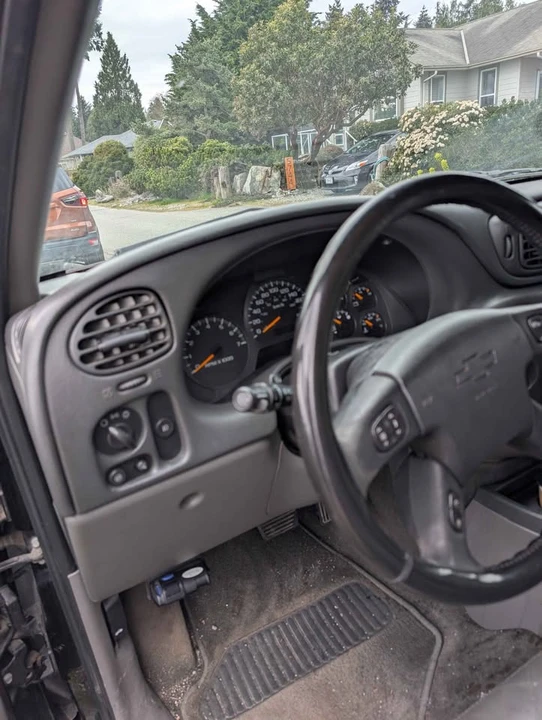 2004 Chevrolet Trailblazer - Image 12 of 17