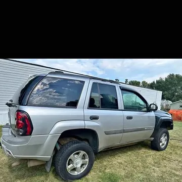 2004 Chevrolet TrailBlazer LS Sport Utility 4D