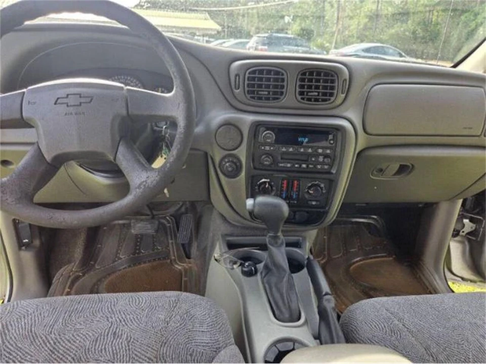 2004 Chevrolet Trailblazer - Image 2 of 13