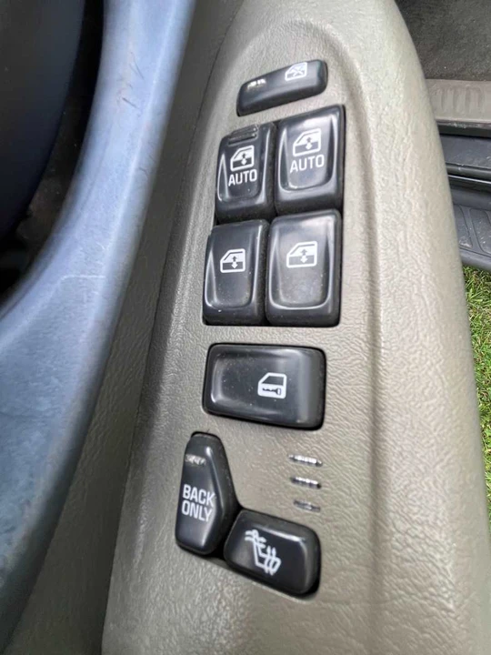 2004 Chevrolet Trailblazer - Image 19 of 25