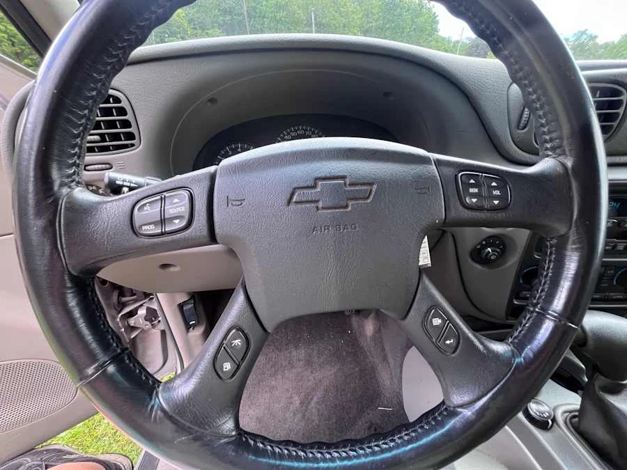 2004 Chevrolet Trailblazer - Image 11 of 25