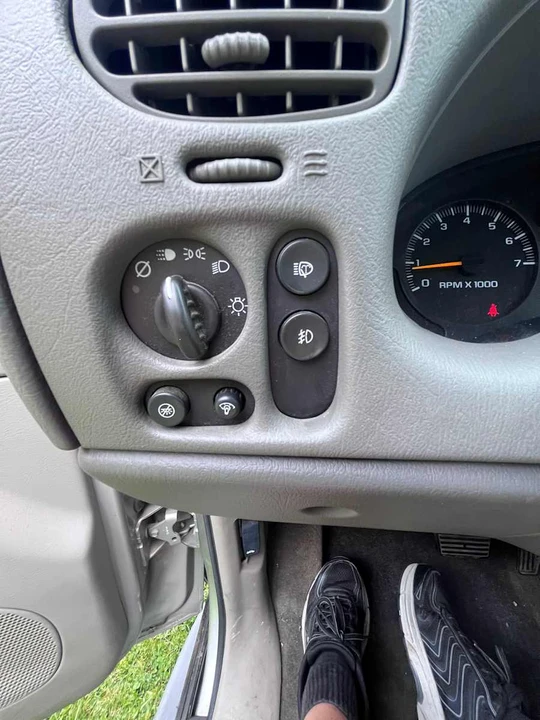 2004 Chevrolet Trailblazer - Image 17 of 25