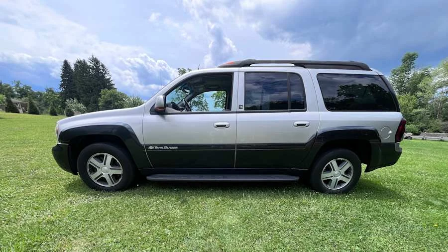 2004 Chevrolet Trailblazer - Image 2 of 25