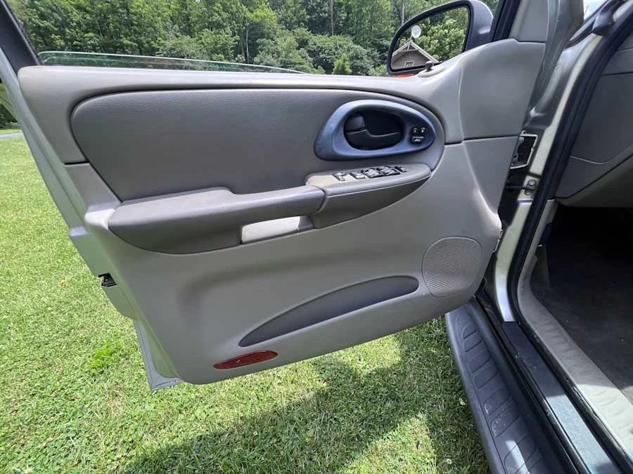 2004 Chevrolet Trailblazer - Image 20 of 25