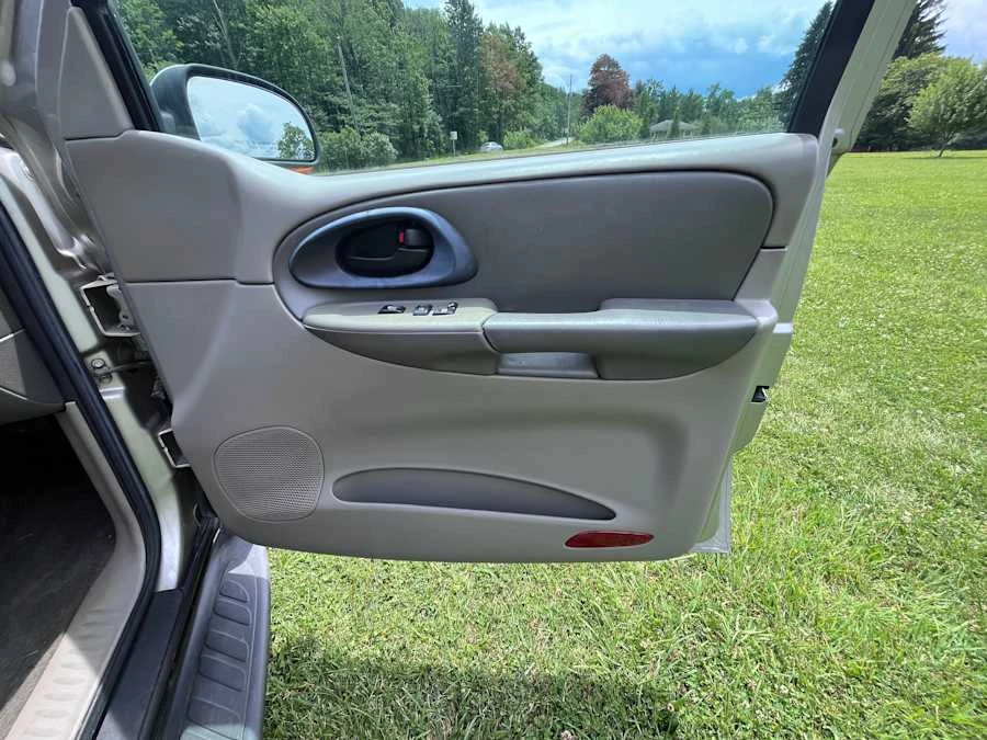 2004 Chevrolet Trailblazer - Image 23 of 25