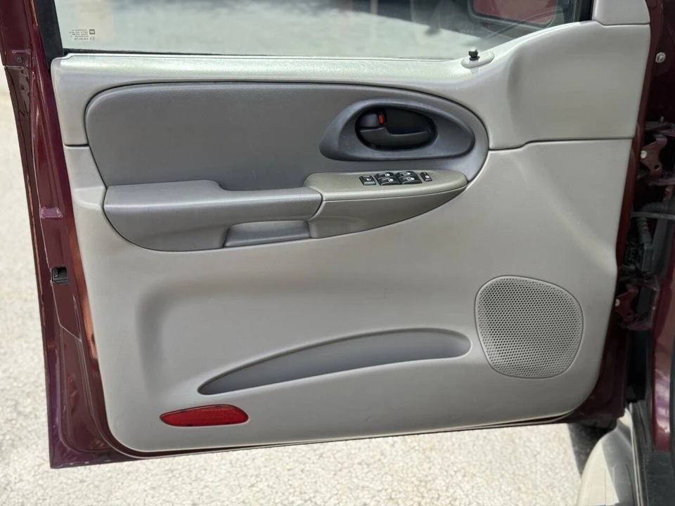 2004 Chevrolet Trailblazer - Image 11 of 21