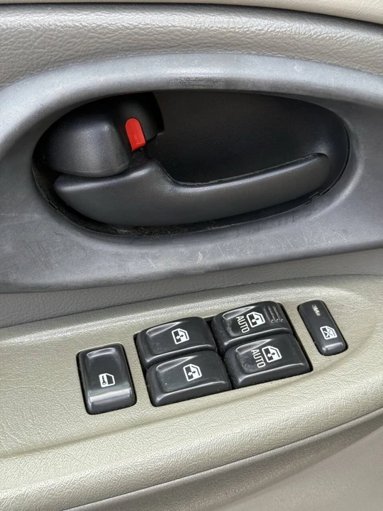 2004 Chevrolet Trailblazer - Image 12 of 21