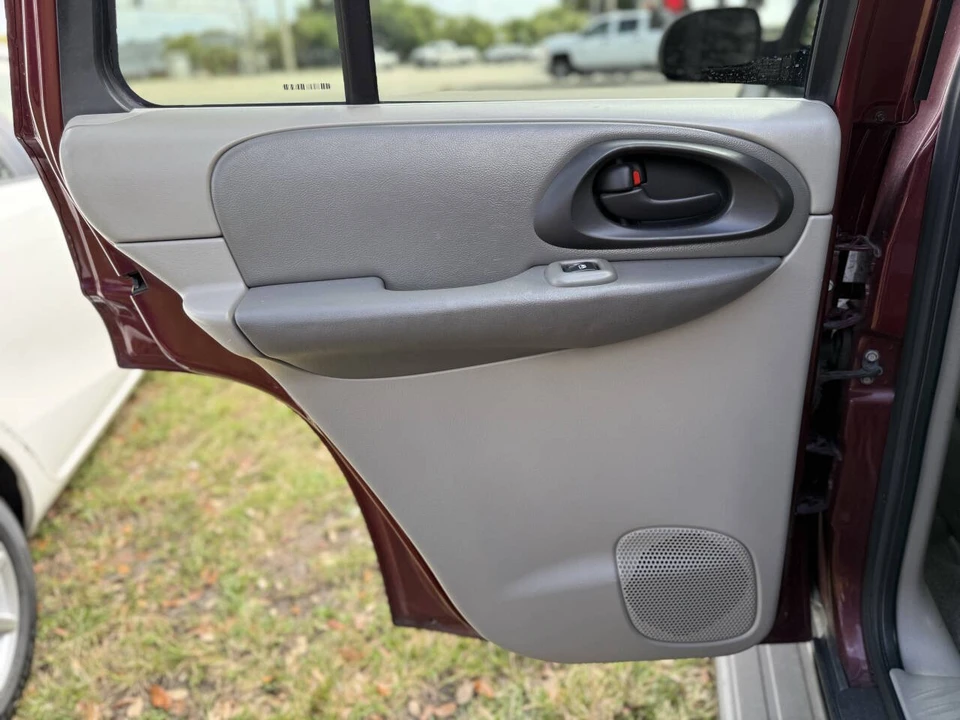 2004 Chevrolet Trailblazer - Image 18 of 21