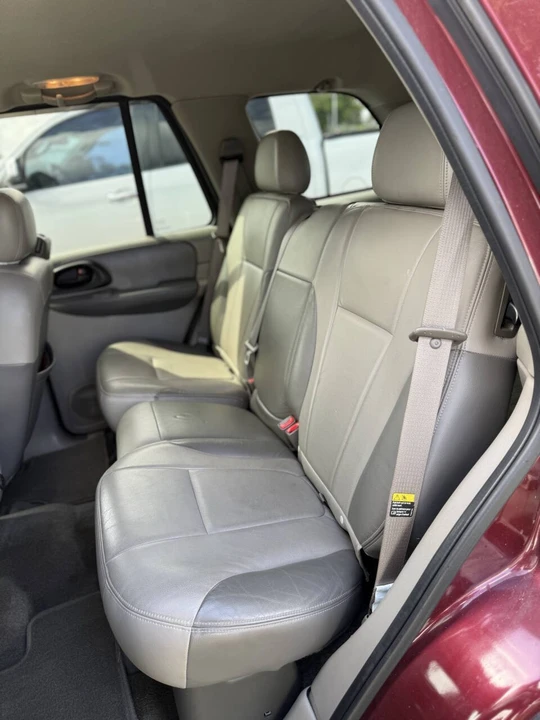 2004 Chevrolet Trailblazer - Image 19 of 21