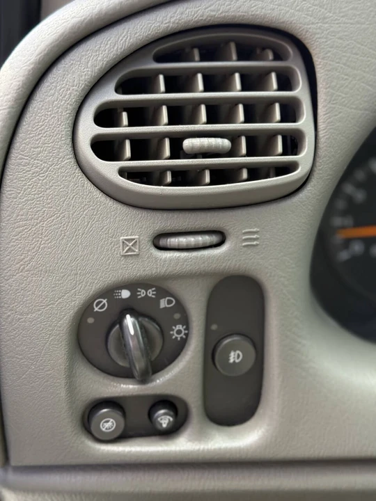 2004 Chevrolet Trailblazer - Image 14 of 21