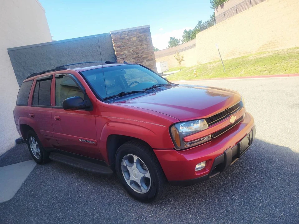 2004 Chevrolet Trailblazer - Image 2 of 12