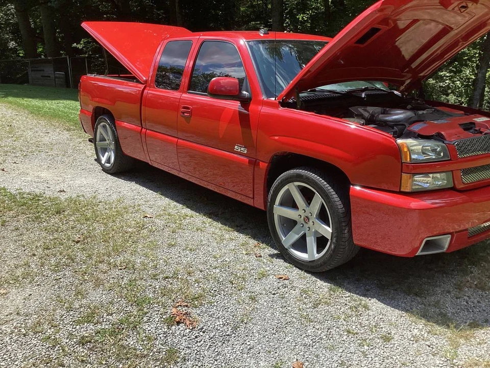 2004 Chevrolet SS - Image 10 of 15