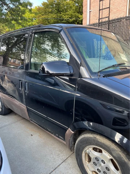 2004 Chevrolet Astro - Image 3 of 5