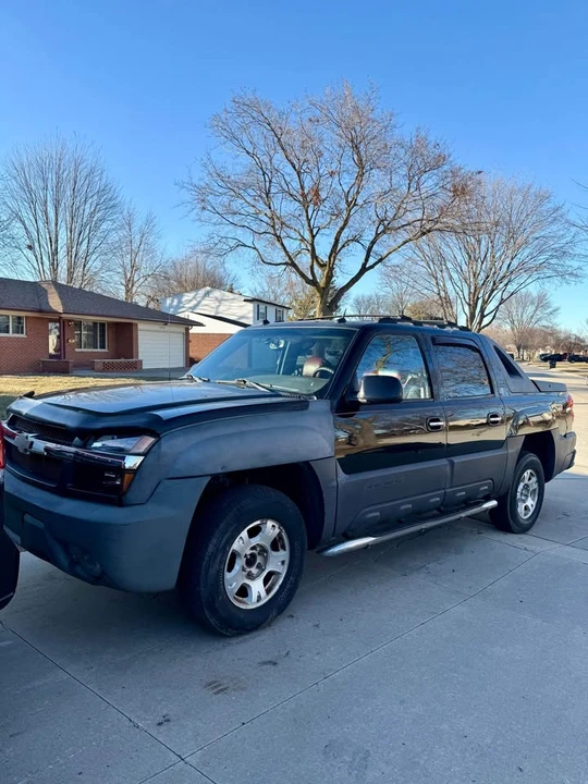 2004 Chevrolet Avalanche - Image 3 of 10