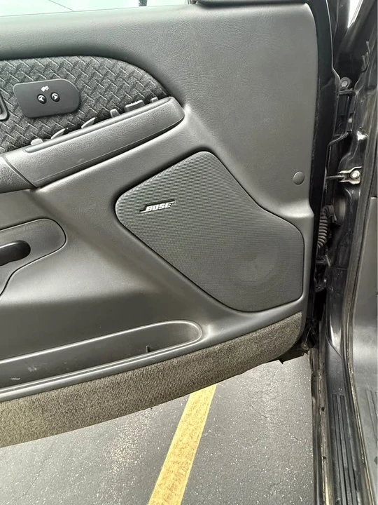 2004 Chevrolet Avalanche - Image 6 of 9