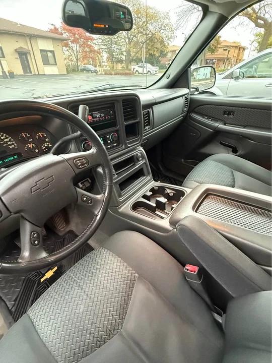 2004 Chevrolet Avalanche - Image 7 of 9