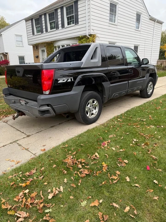 2004 Chevrolet Avalanche - Image 3 of 9