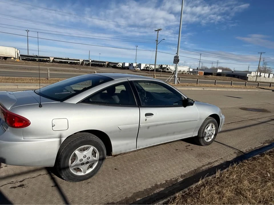 2004 Chevrolet Cavalier - Image 3 of 8