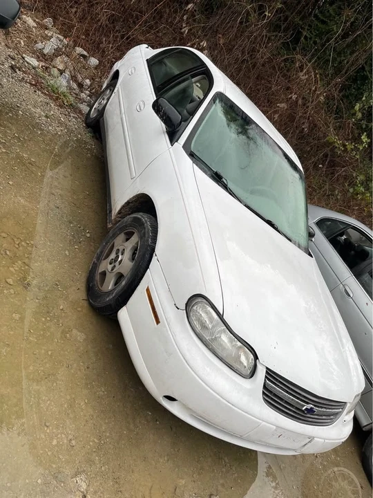 2004 Chevrolet Cavalier - Image 2 of 6