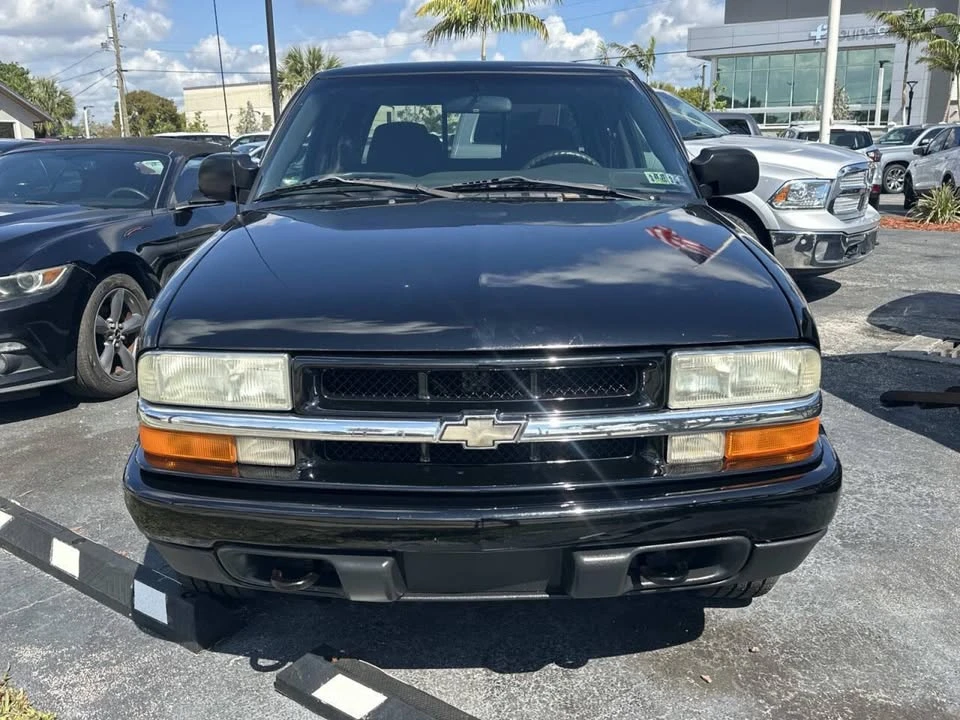 2004 Chevrolet S-10 - Image 3 of 12