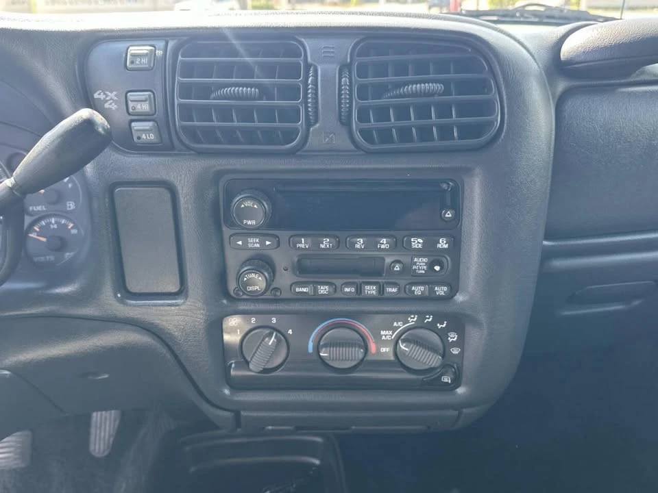 2004 Chevrolet S-10 - Image 11 of 12
