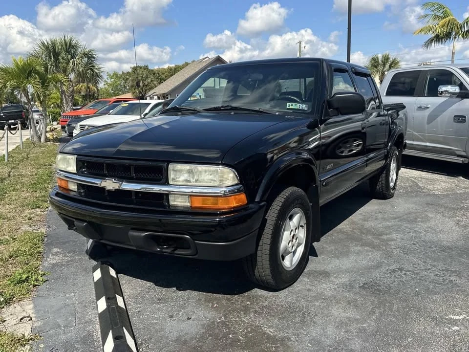 2004 Chevrolet S-10 - Image 2 of 12
