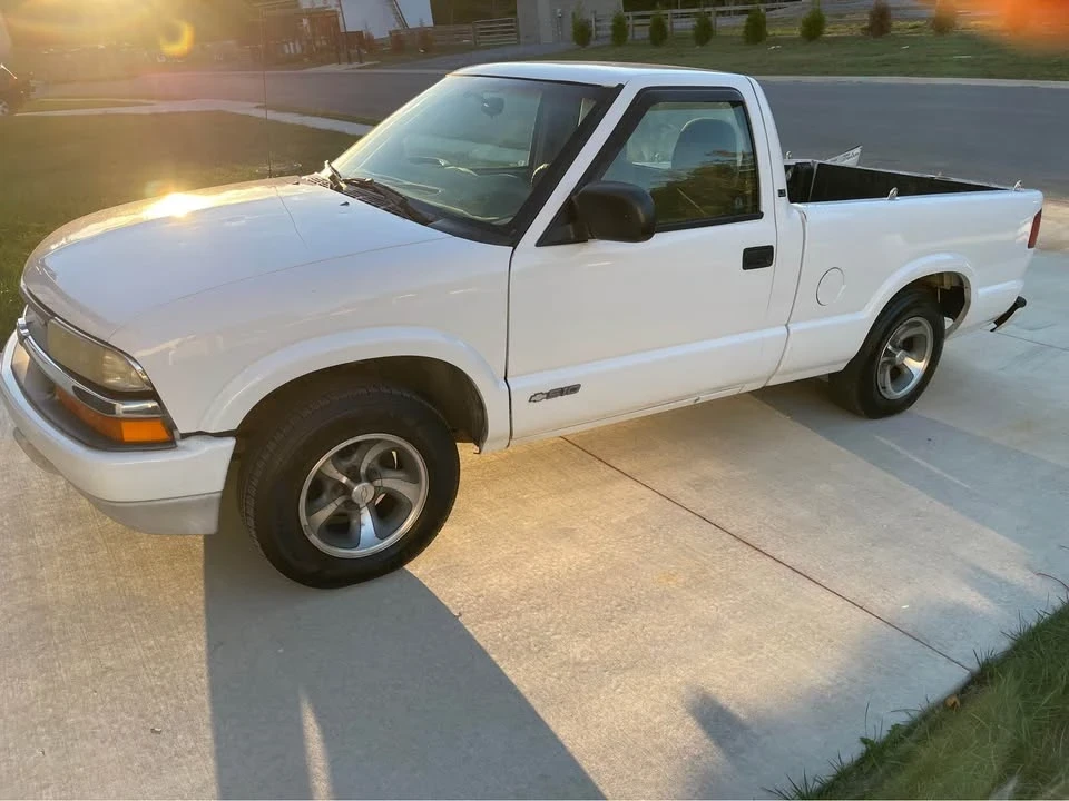 2004 Chevrolet S-10 - Image 3 of 6
