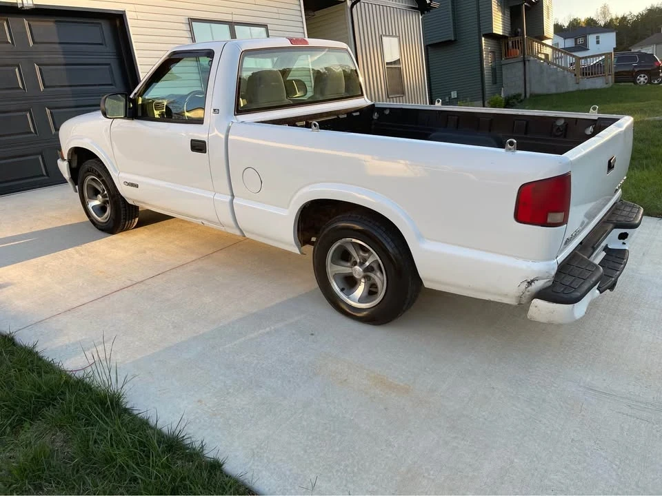 2004 Chevrolet S-10 - Image 4 of 6