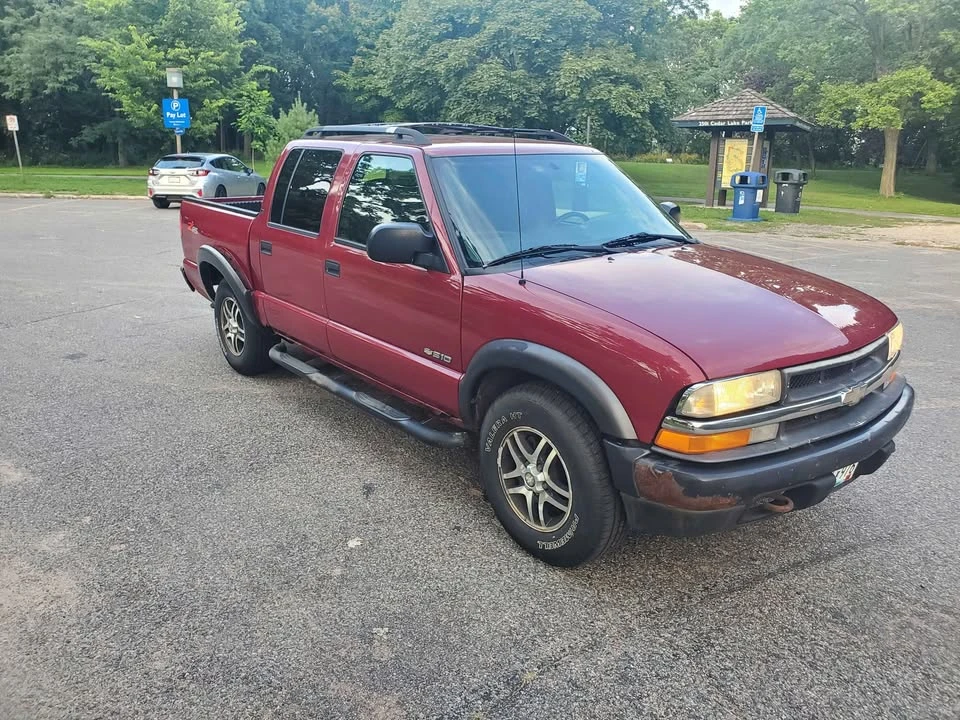 2004 Chevrolet S-10 - Image 2 of 6