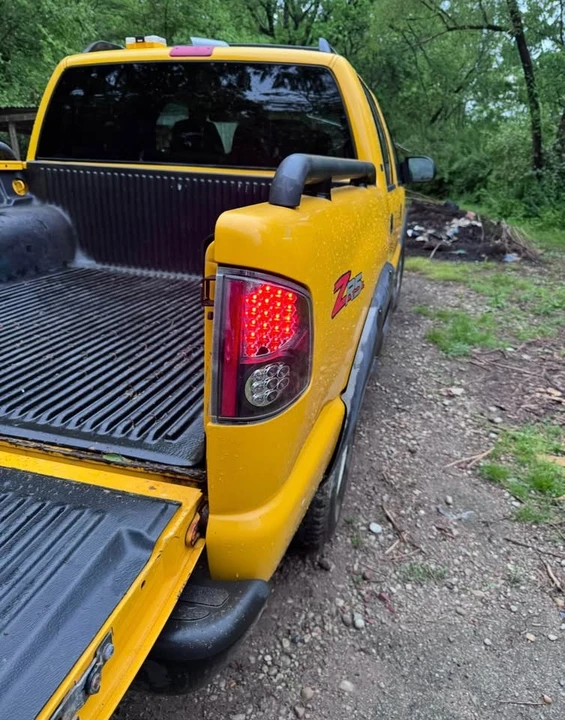 2004 Chevrolet S-10 - Image 6 of 8