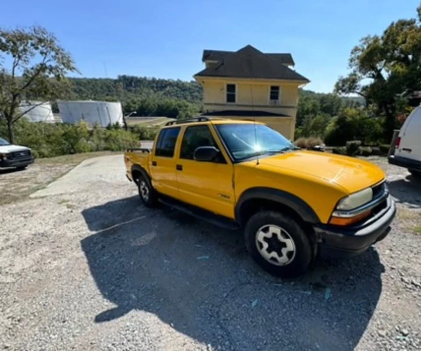 2004 Chevrolet S-10 - Image 4 of 8