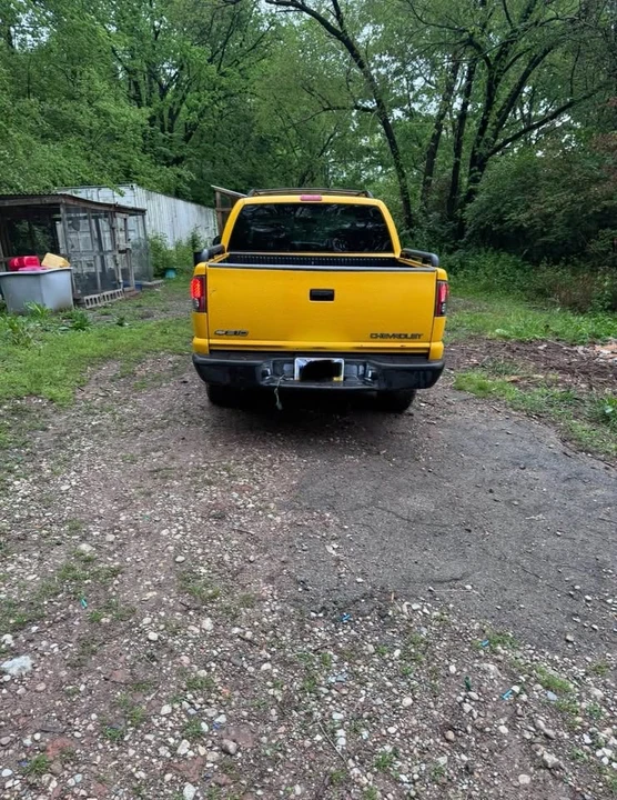 2004 Chevrolet S-10 - Image 3 of 8