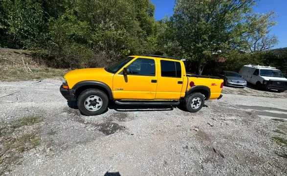 2004 Chevrolet S10 Crew Cab LS Pickup