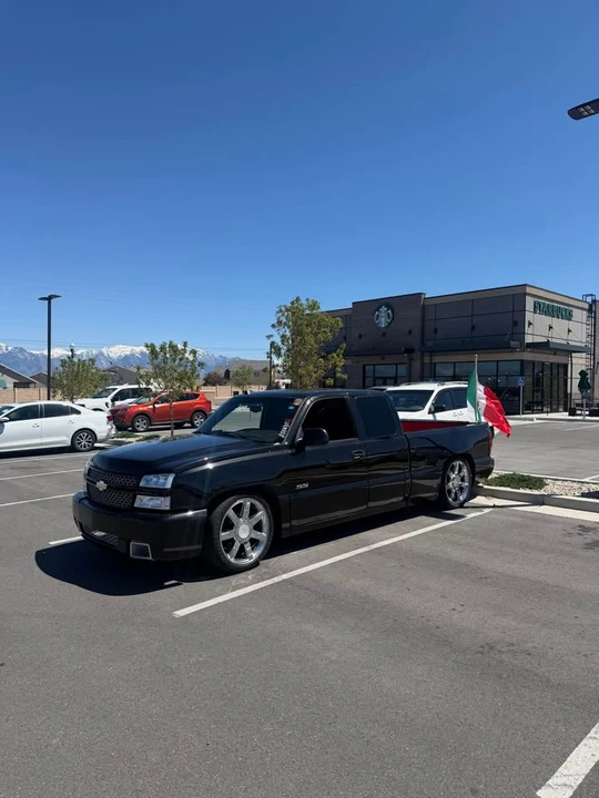 2004 Chevrolet Silverado 1st Gen - Image 2 of 11