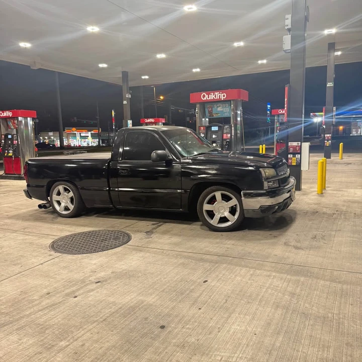 2004 Chevrolet Silverado 1st Gen - Image 2 of 2