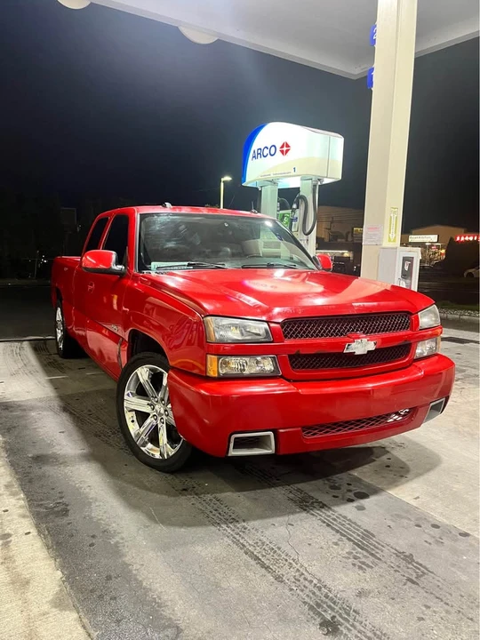 2004 Chevrolet SS - Image 2 of 3